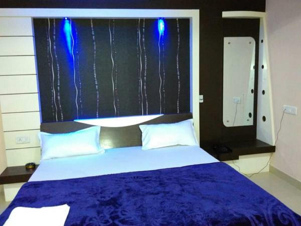 Hotel Blue Star Datia Esterno foto
